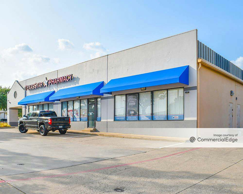 Crossroads Shopping Center 3033 West Parker Road, Plano, TX Retail